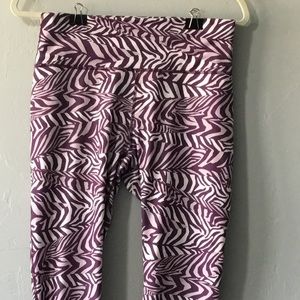 Fabletics High Rise 7/8 Powerhold Leggings Size L